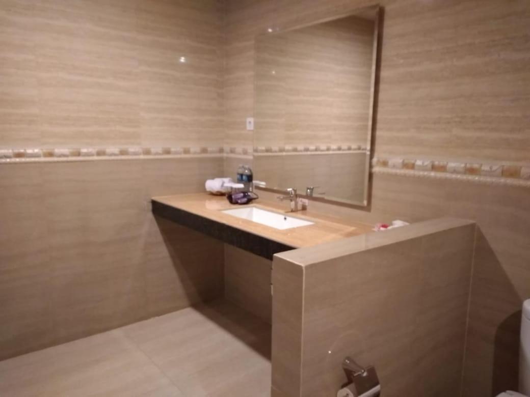 Hotel Olive Tangerang Eksteriør bilde